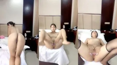 新来的淫欲小少妇全程露脸,跟狼友互动撩骚听指挥,揉奶玩逼看特写,自慰呻吟,表情好骚,精彩刺激不要错过