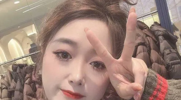 株洲裸贷美少妇 陈佳纯 自慰视频曝光 生过孩子的老逼就是不一样 扣起逼来骚气冲天 隔着屏幕都差点射出来!