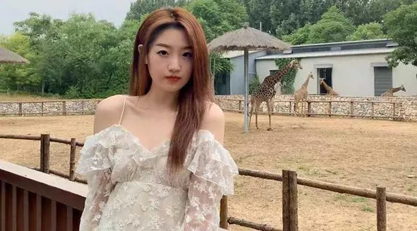 这样的蜜桃女友你想要吗?极品小护士与男友做爱竟被渣男偷拍曝光 这大屁股后入起来真带劲!