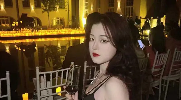 吉林农业大学母狗 谢雯 第二弹出租屋逼痒难耐 裸聊勾引网友展示无毛骚穴 这大黑木耳一看性欲就不小!