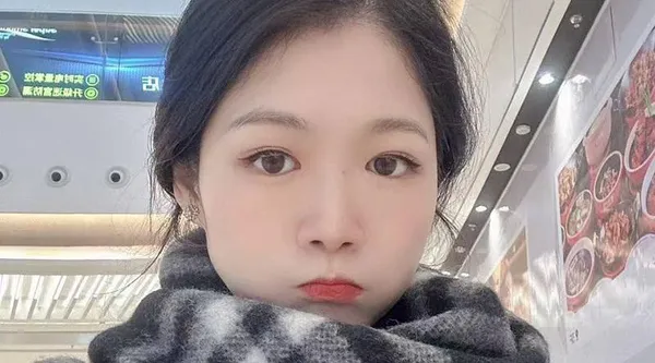 杭州极品人妻 SOUL上发私密视频求裸聊安慰 三点粉嫩小穴紧致 这谁能看出来是结过婚的少妇?