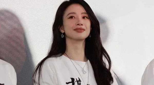 棋士爆火女星 李梦 私下竟喜欢真空露点 抖音视频多次现凸点 胸前俩颗小葡萄十分显眼!
