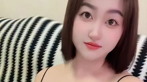 快手肥臀少妇 爱吃蓝莓的葡萄 私拍福利流出 韵味十足巨乳尤物 近距离展示身材假屌自慰 令人血脉喷张!