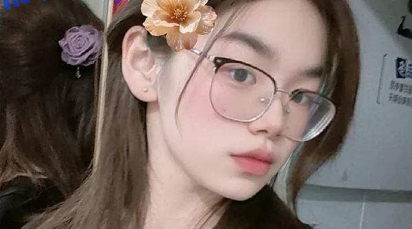 江苏盐城学生妹 陈金瑶 第二弹 眼镜婊钢笔插逼超骚自慰 这逆天大黑逼一看就没少挨操!