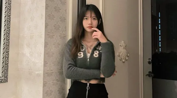 台湾IG小网红女仆装诱惑视频泄密!露脸口交娇俏撩人 性感蜜臀被打桩猛操淫水四溢!