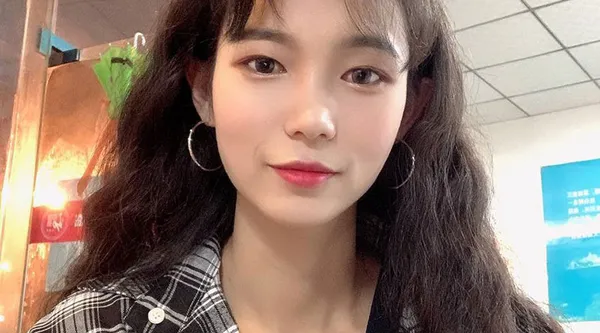 云南高校美女 网络面试模特惨遭渣男套路 全裸展示性感身材 还要洗澡给他看!