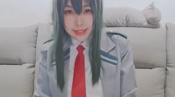顶流福利姬 慕慕Momo 最新COS绝美蛙吹梅雨 大黑牛自慰被细狗男友发现 当场打桩爆操!