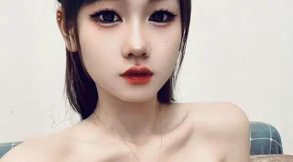 山东艺术学院女神 张艺箫 裸聊翻车 对镜头扣逼揉捏巨乳 大尺度录屏曝光 反差又骚浪!