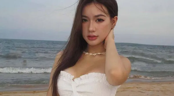 抖音母狗 甜心宝宝 1v1裸聊视频流出 巨型自慰棒狂震骚穴 臭婊子淫叫伺候金主爸爸!