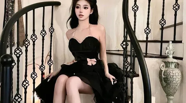 抖音极品网红Leelee大尺度视频泄露 蜂腰豪乳堪称完美尤物 被金主打桩猛干口爆吞精 骚劲爆棚!