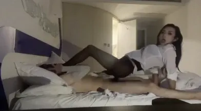 黑丝Ts潘小雨辰 啊好硬 痛吗 上来自己动 被你榨干了 身材苗条被小哥大力猛怼 骚叫不停