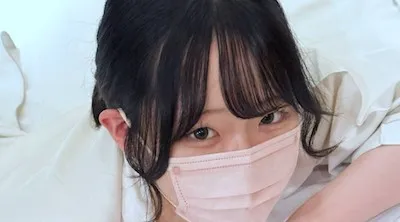 FC2-PPV-4692702 「尿尿♡」SSS級白皙無辜女孩脫掉內衣用振動器高潮♡她被一個令人毛骨悚然的老男人擺佈