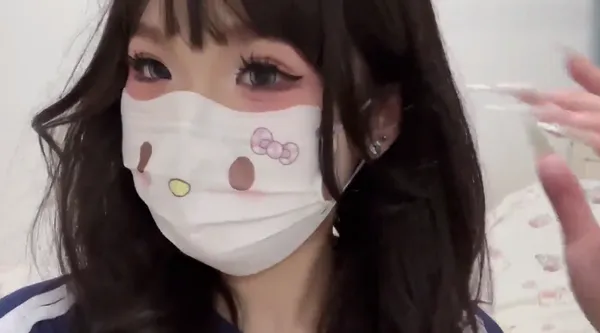 妹妹偷看哥哥打飞机偷偷门口自慰