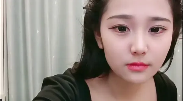 少女初恋日记 激情骑乘位假屌拆入